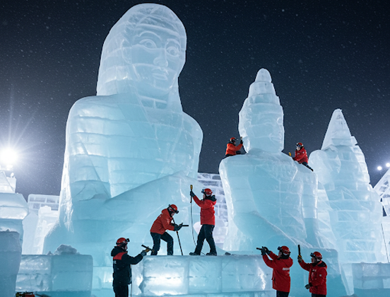 3). How do artists in Harbin make ice sculptures